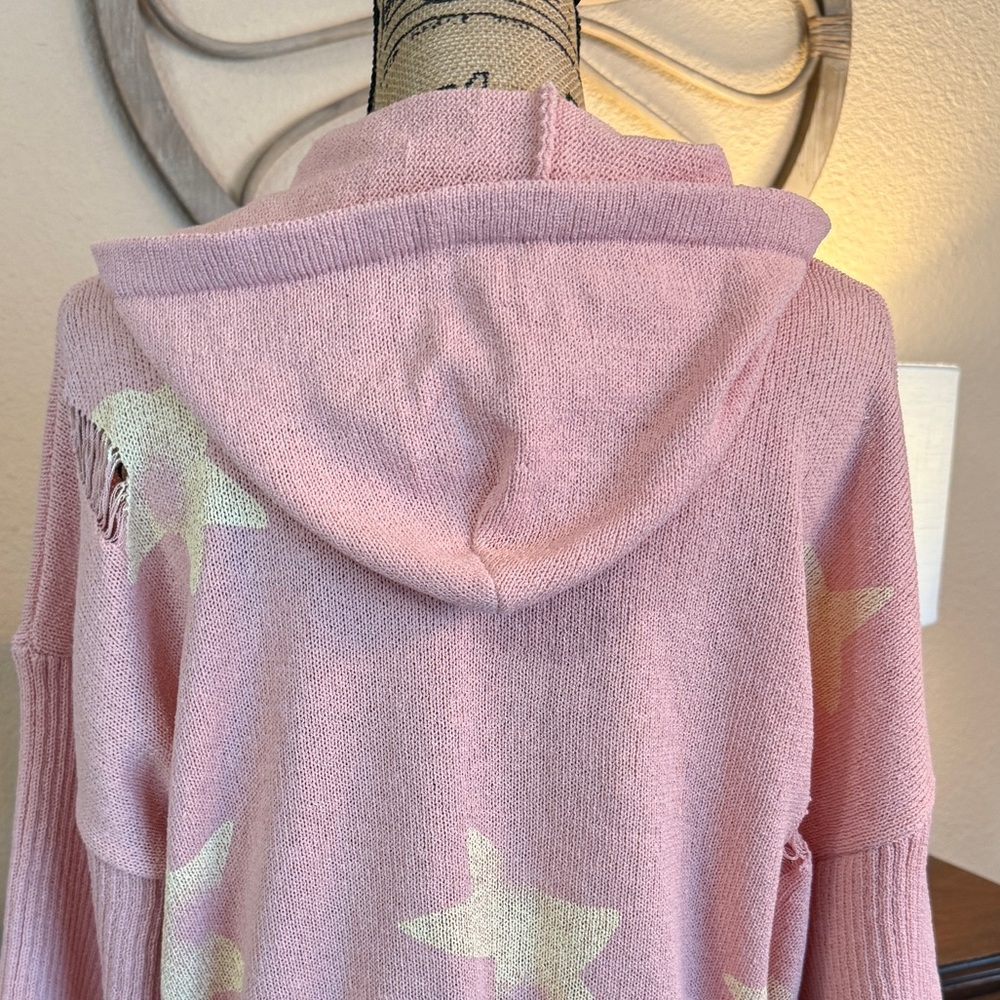 New POL Pink and White Star Patterned Women's Distressed Sweater - Picture 9 of 12